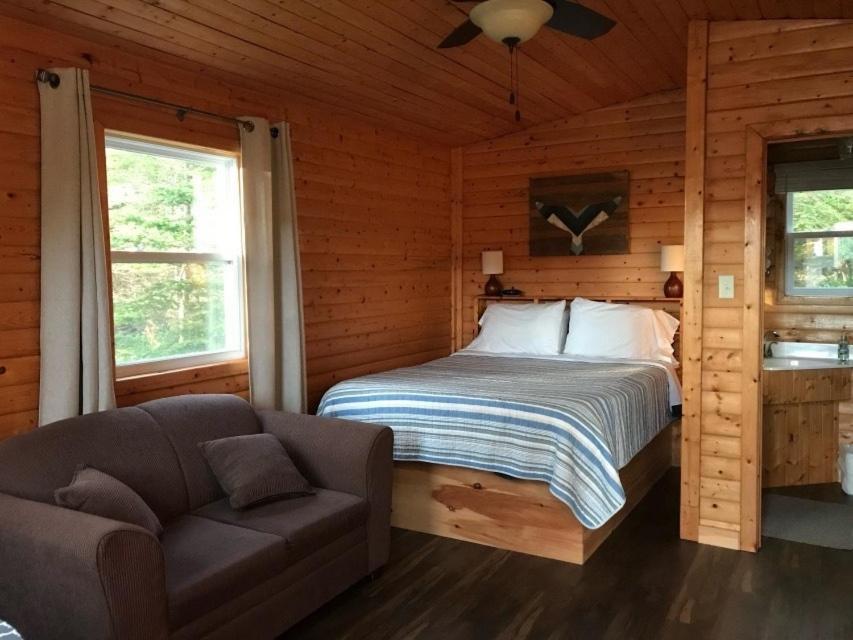 Wildflowers Country Inn Rocky Harbour Room photo